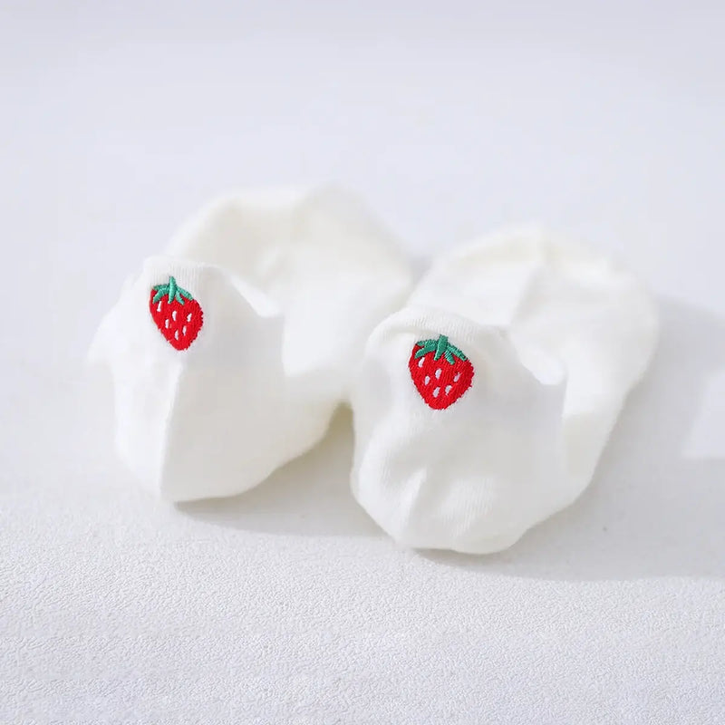 Chaussettes blanche en coton à languette fraise pour femme | Chaussettes abordables et de haute qualité | Un excellent choix pour les femmes qui aiment être à la mode et confortables