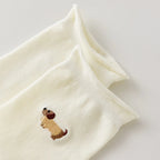 Chaussette femme crème vendue à l’unité avec broderie chien ou chat. Maille douce, bord roulotté et taille unique 35-41. Confort et fantaisie garantis.