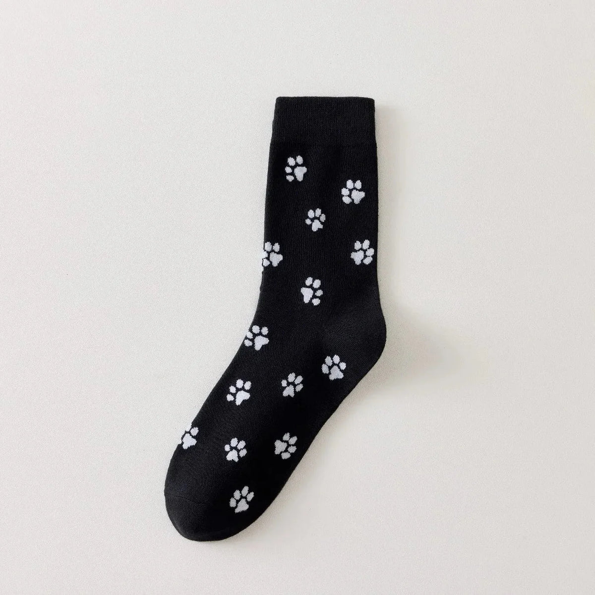Chaussettes montantes avec motifs pattes de chat. Coloris sobres, confortables, en coton majoritaire. Idéales au quotidien avec tout type de chaussures.