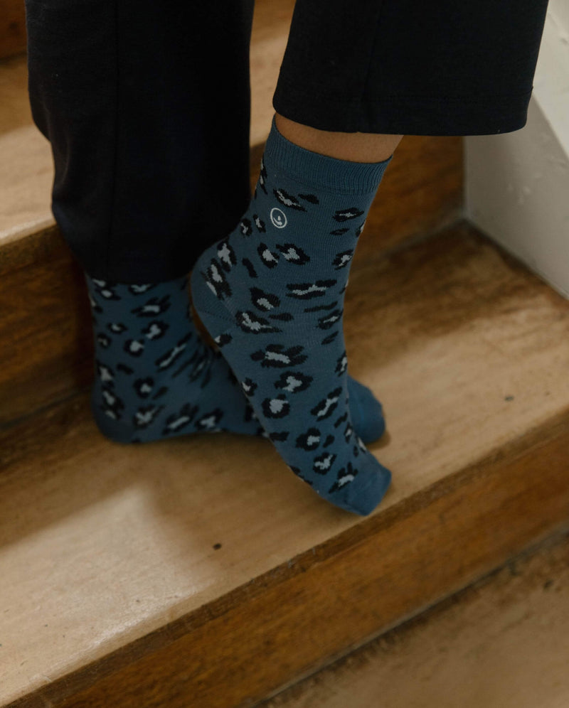 Pack 2 paires chaussettes femme léopard, camel-bleu Angarde porté bleu croisé