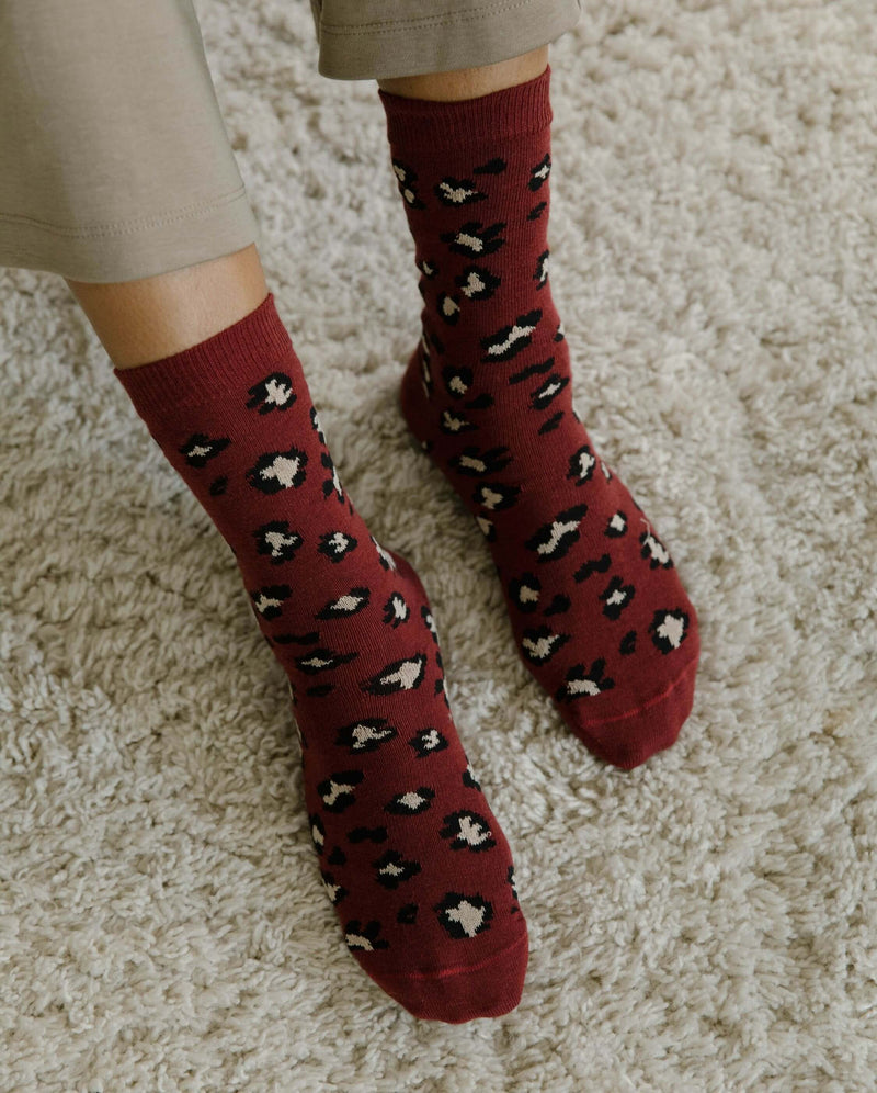 Pack 2 paires chaussettes femme léopard, blanc-bordeaux Angarde bordeaux porté