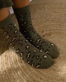 Pack 2 paires chaussettes femme léopard, camel-kaki Angarde  porté close up bleu