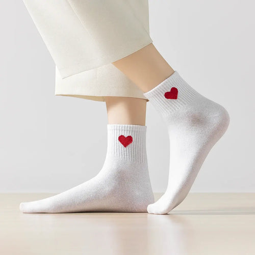 Chaussettes longues blanches adultes en coton avec un cœur rouge sur le côté 