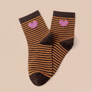 Chaussettes fantaisie femme vendues à l’unité : motifs léopard, rayures ou cœurs. Douces, confortables et taille unique 35-41. Ajoutez une touche tendance à toutes vos tenues ! Existe aussi en lot de 3.
