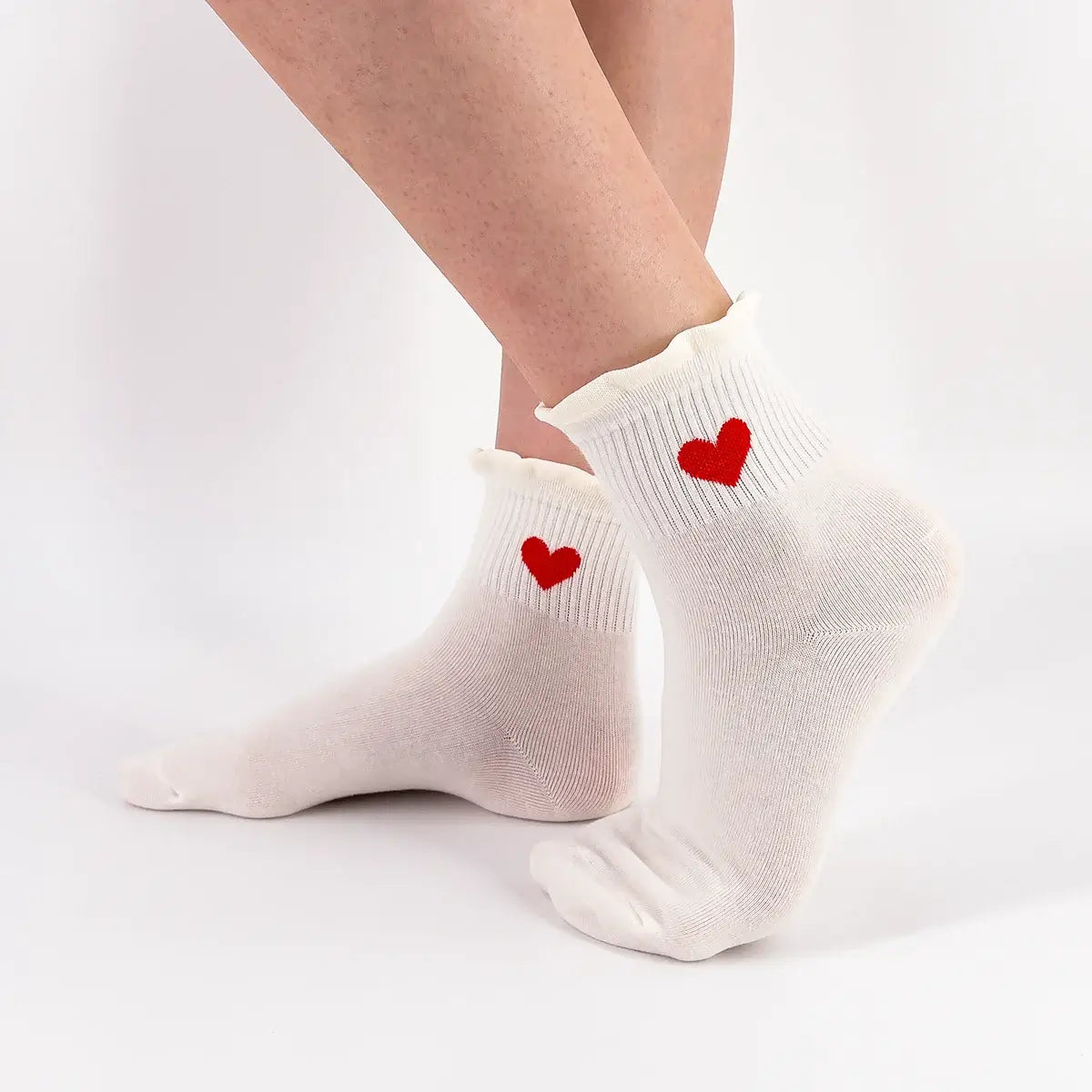 Chaussette haute avec cœur brodé et bord volanté dentelle