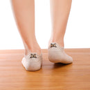 Chaussettes basses motif chien ou chat brodé sur la languette. Disponible en 4 coloris : blanc, beige, gris, noir.