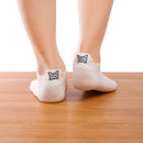 Chaussettes basses motif chien ou chat brodé sur la languette. Disponible en 4 coloris : blanc, beige, gris, noir.