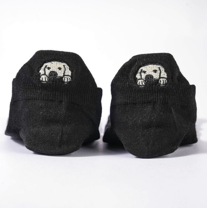 Chaussettes basses motif chien ou chat brodé sur la languette. Disponible en 4 coloris : blanc, beige, gris, noir.