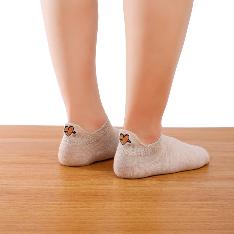 chaussettes beignes avec coeur avec une fléche