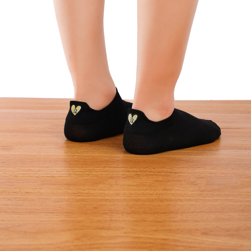 chaussettes languettes noires avec coeur doré et serrure vue de côté