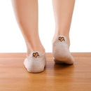 chaussettes beiges avec un coeur avec une fleche vue sur la languette