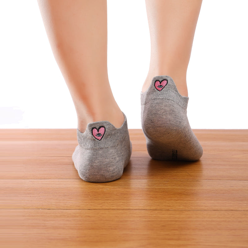 chaussettes languettes coeur rose avec un oeil 