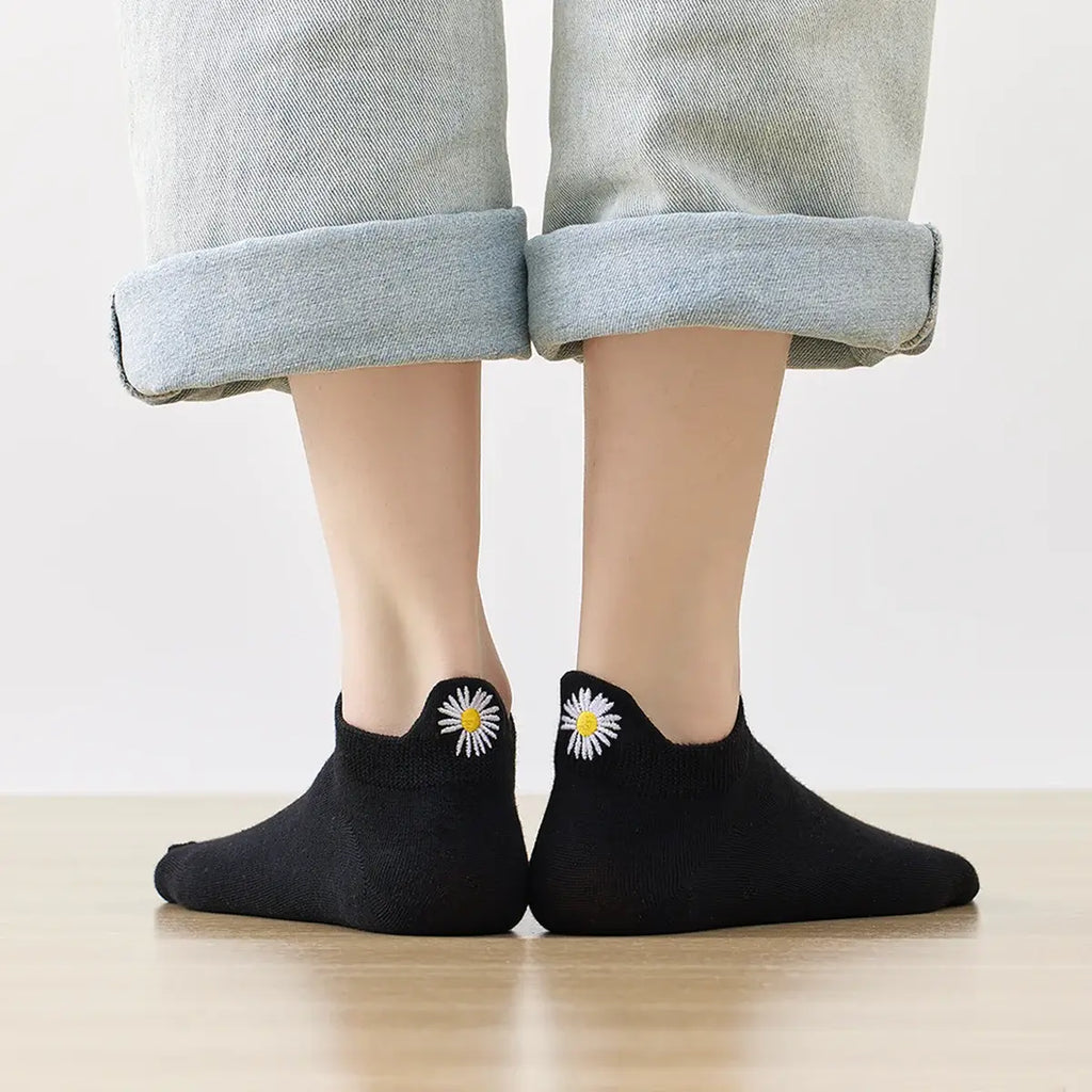 Chaussettes noir en coton à languette fleur pour femme | Chaussettes douces et respirantes | Fabriquées à partir de matériaux de haute qualité | Un cadeau parfait pour les femmes de tous âges