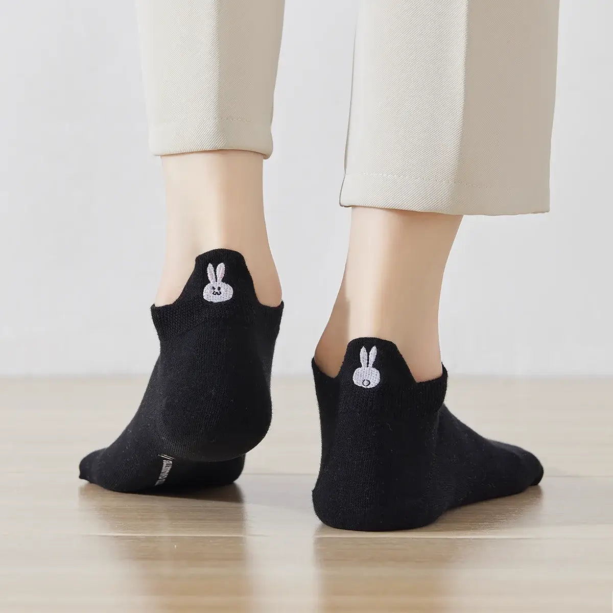 Chaussettes noir en coton à languette lapin pour femme | Chaussettes confortables et élégantes | Idéales pour le quotidien ou les occasions spéciales | Disponibles en plusieurs couleurs