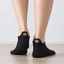 Chaussettes languette, motif couronne brodé au fil doré sur la languette, disponible en noir, rose, bleu, beige et blanc