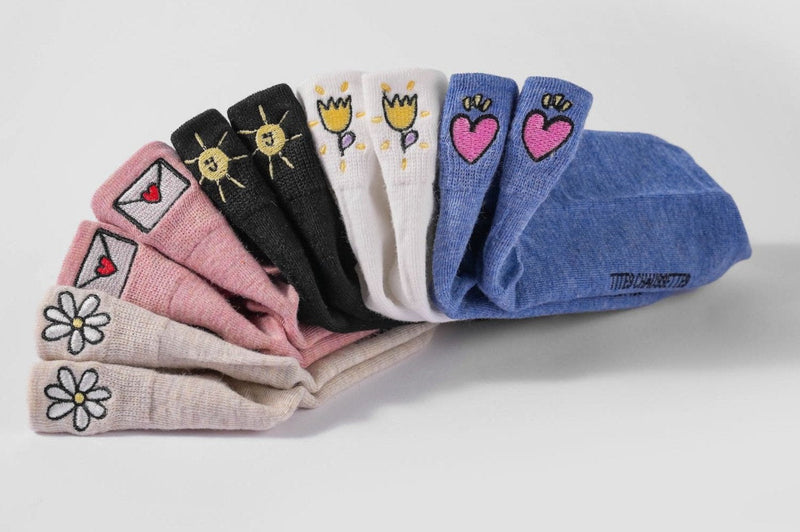 Chaussettes basses femme à languette avec broderie fleur, cœur, tulipe ou soleil. Maintien parfait. Taille 35-41. Douces, gaies et confortables.