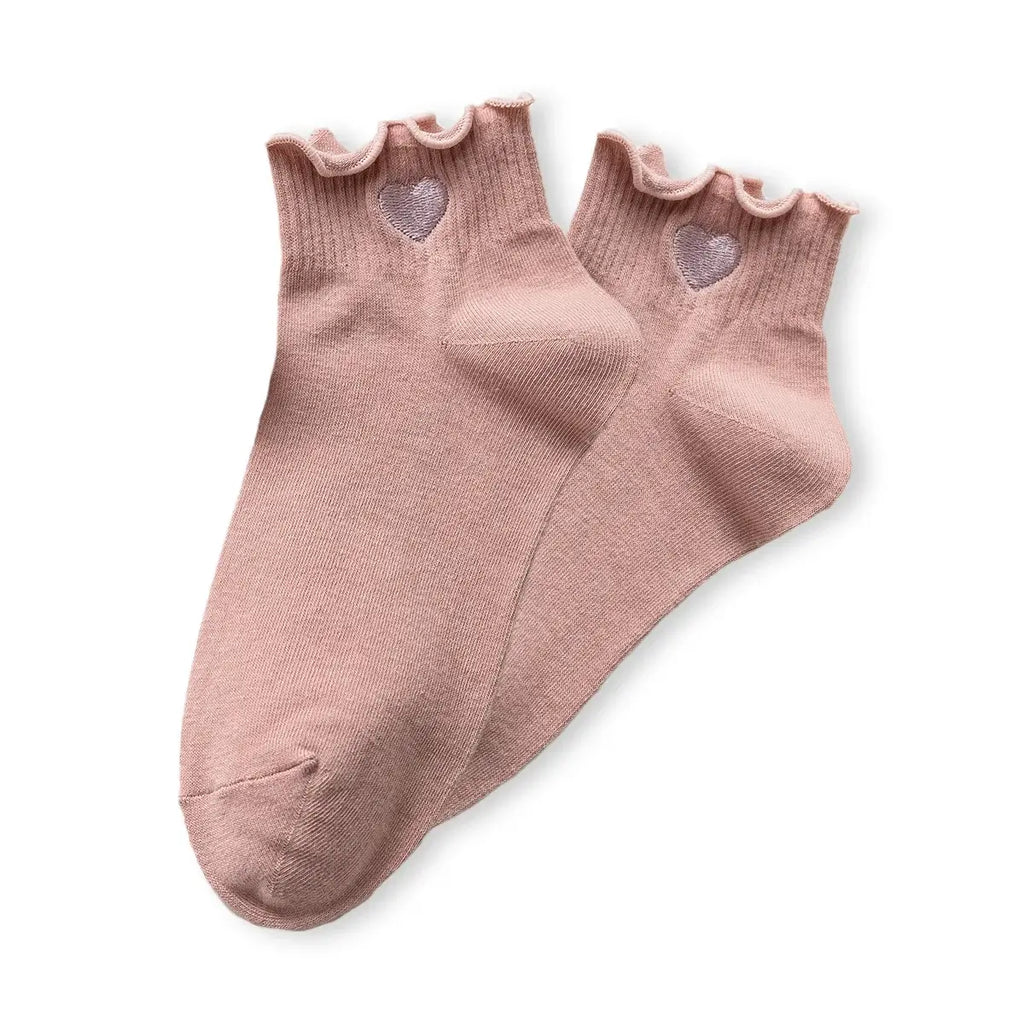 Chaussette courte unie avec cœur brodé et finition dentelle