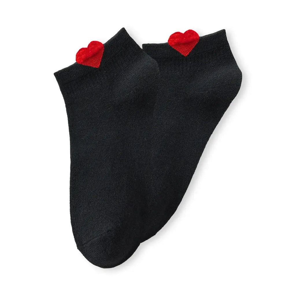 Chaussette unie avec petit cœur rouge brodé.