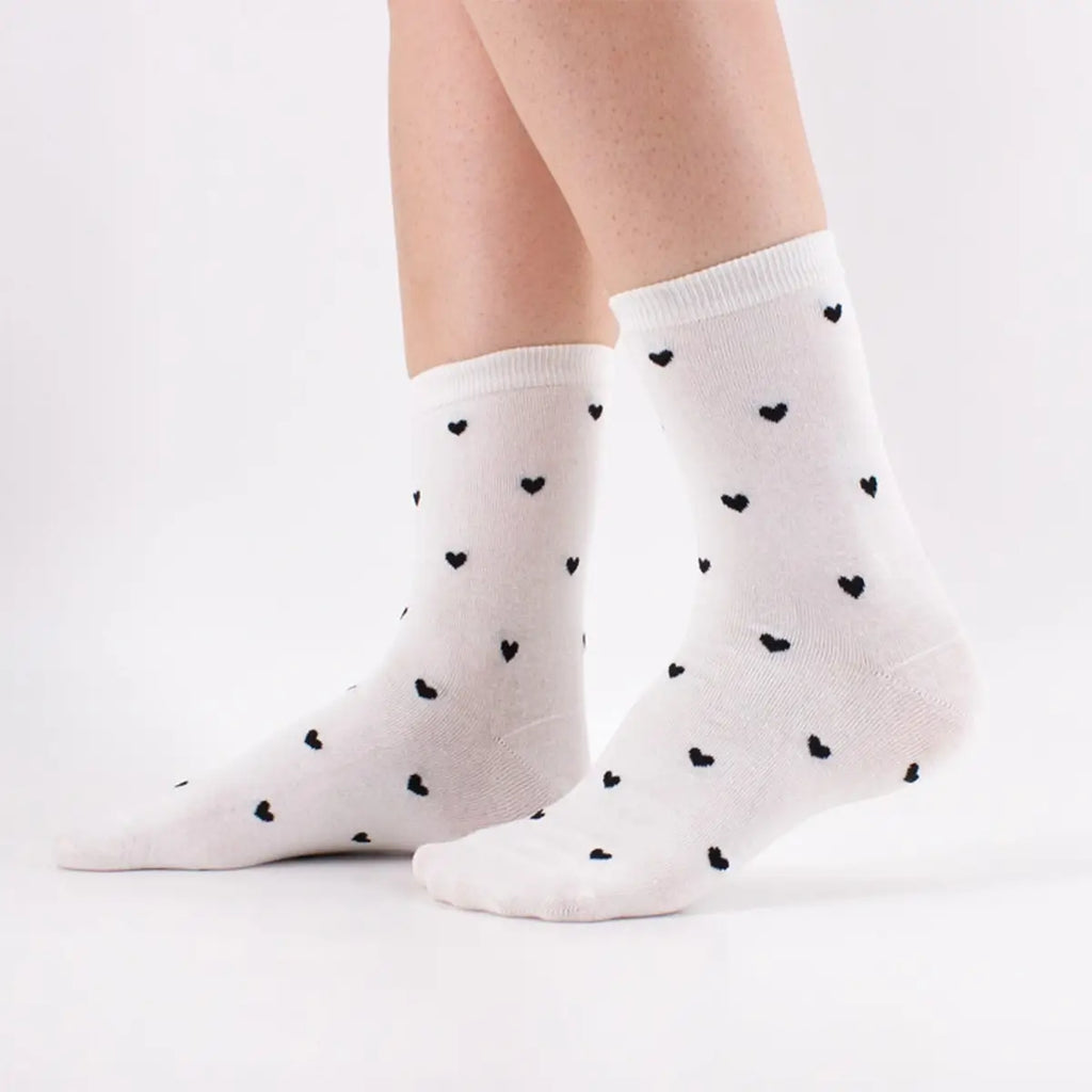 Chaussettes en coton à motif cœur pour femmes | Chaussettes douces et confortables | Fabriquées à partir de matériaux de haute qualité | Un cadeau parfait pour les femmes de tous âges | Disponibles en différentes couleurs