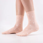 Chaussettes rose en coton à motif cœur pour femmes | Chaussettes douces et confortables | Fabriquées à partir de matériaux de haute qualité | Un cadeau parfait pour les femmes de tous âges | Disponibles en différentes couleurs