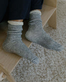 chausson chaussette femme gris foncé Angarde porté close up