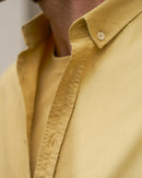 chemise en twill beige - focus col