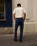 chino en twill bleu marine - look de dos