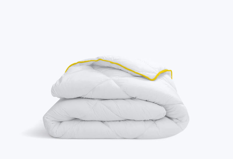 Edredón con borde amarillo claro