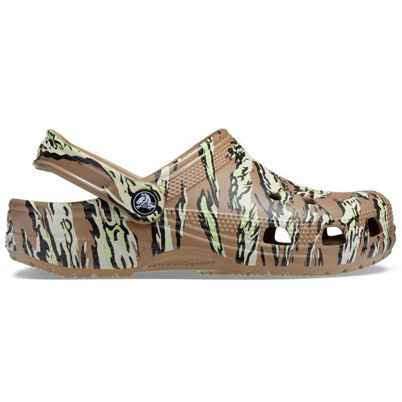 Crocs - Sandalias con estampado de camuflaje - marrón - Hombre