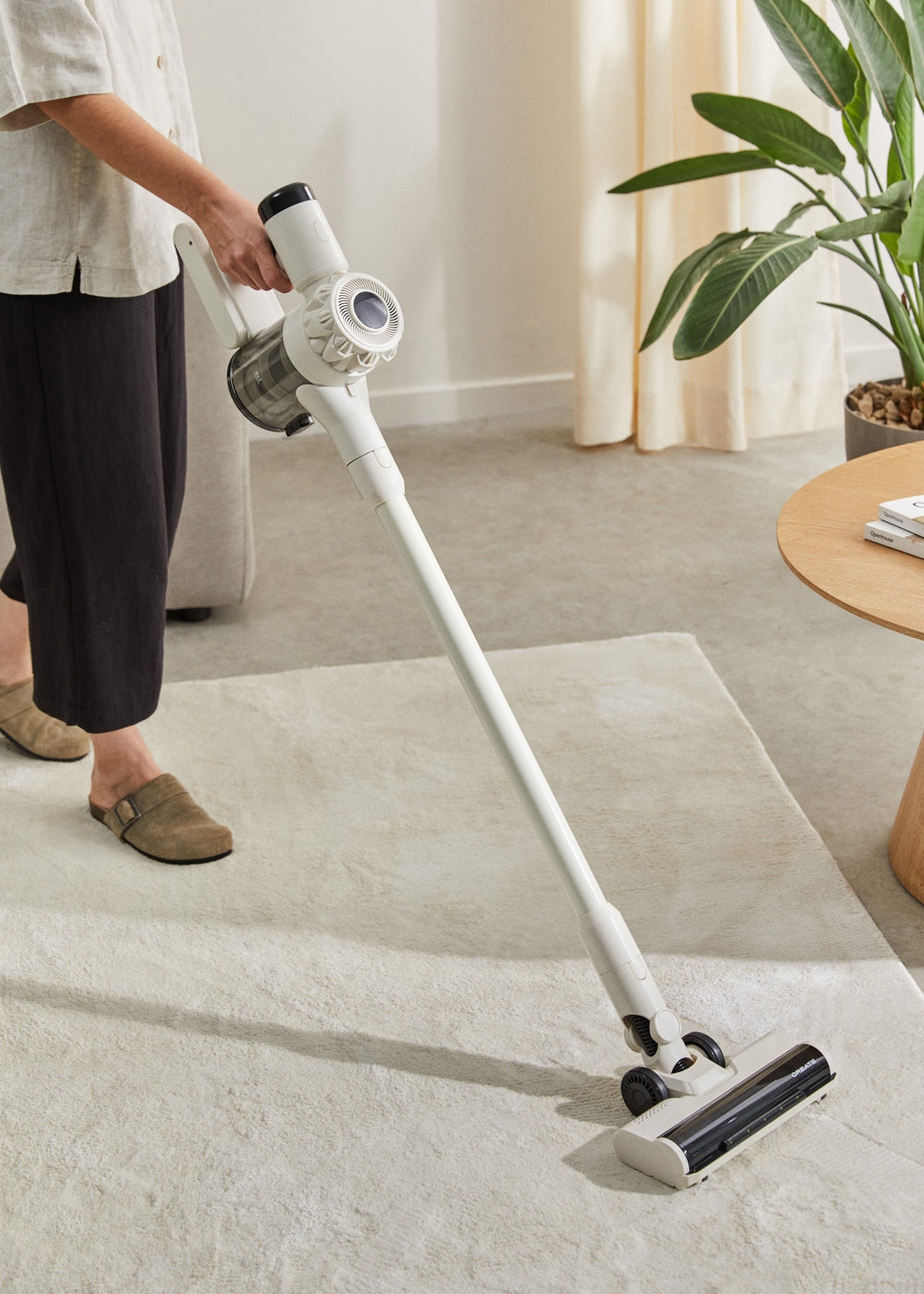 Cyclone Force - 25.9V Cordless Stick Vacuum - Off-White