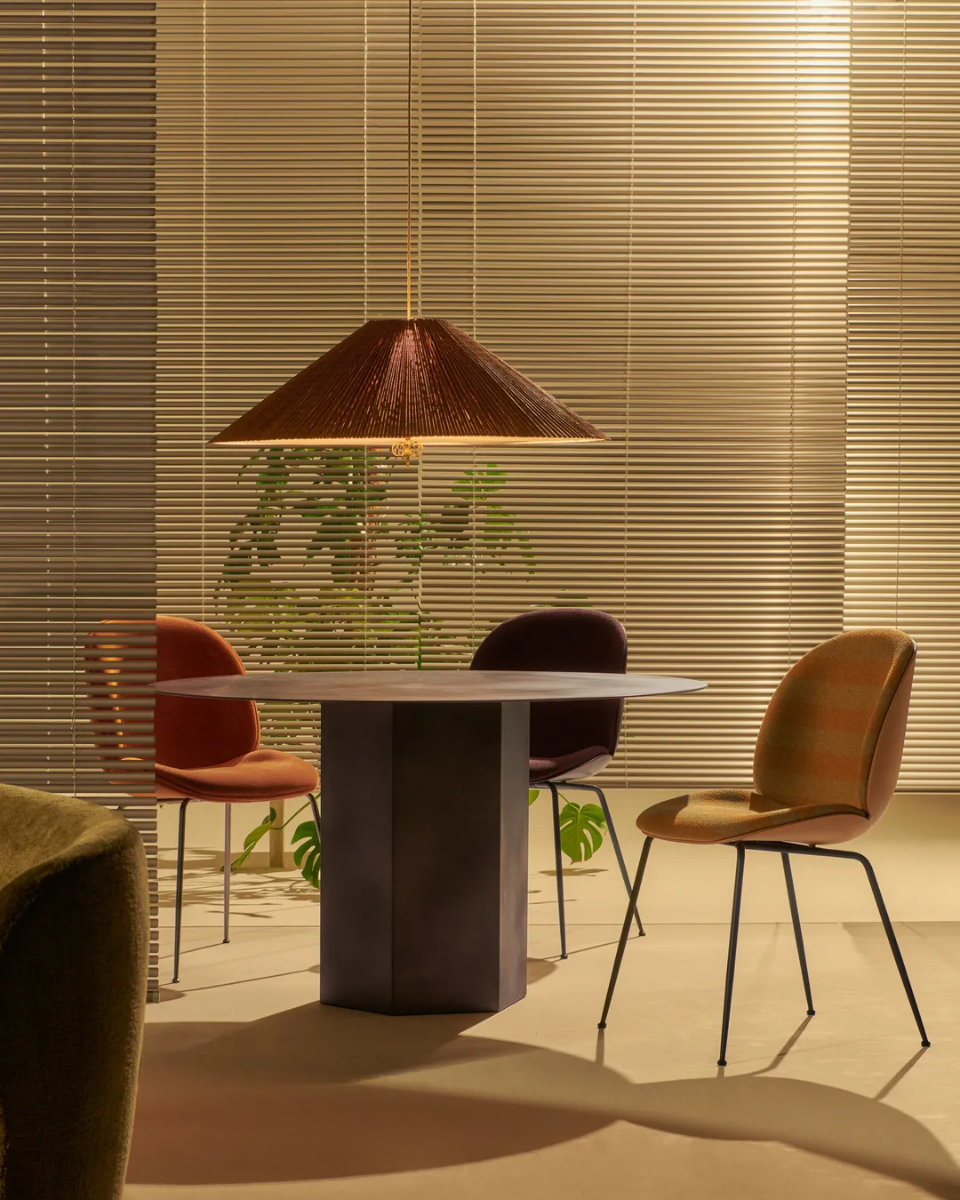 GUBI - Beetle Chair - Matt Black Base - Seat and Backrest in Dandy Rusty Red 303 Fabric - Cat. B