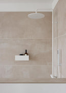 Duschablage SHEA en elegante Bad, ideal para Duschutensilien y Pflegeprodukte. Diseño Minimalista en Aluminio.