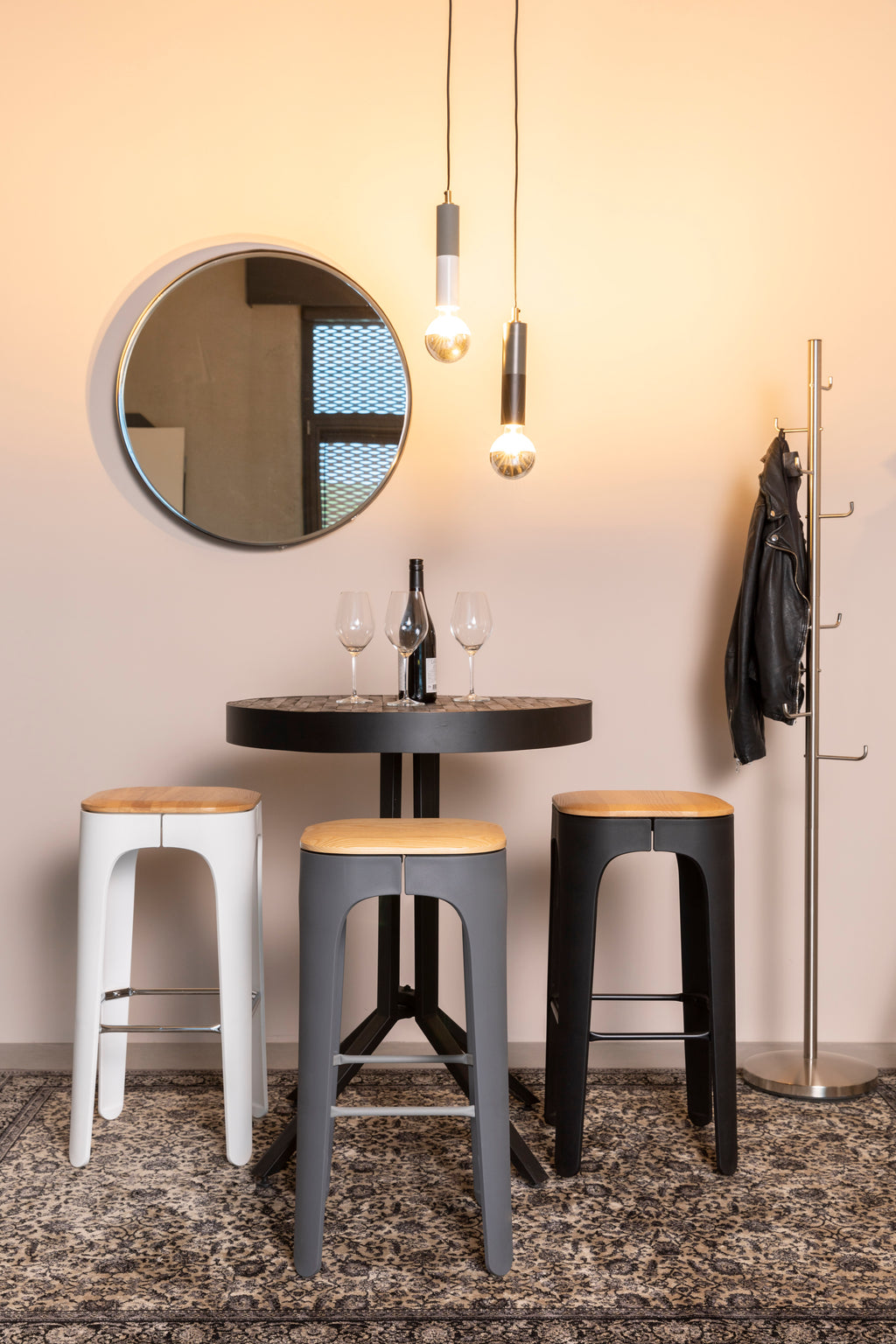 Medium Raj - Mirror - Steel - Black