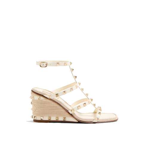 Sandalias de cuña Valentino Garavani Rockstud - Mujeres - Marfil