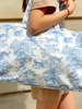 Le Maxi Cabas «Madame Pioline », Bleu Nuage Inspiration Toile De Jouy