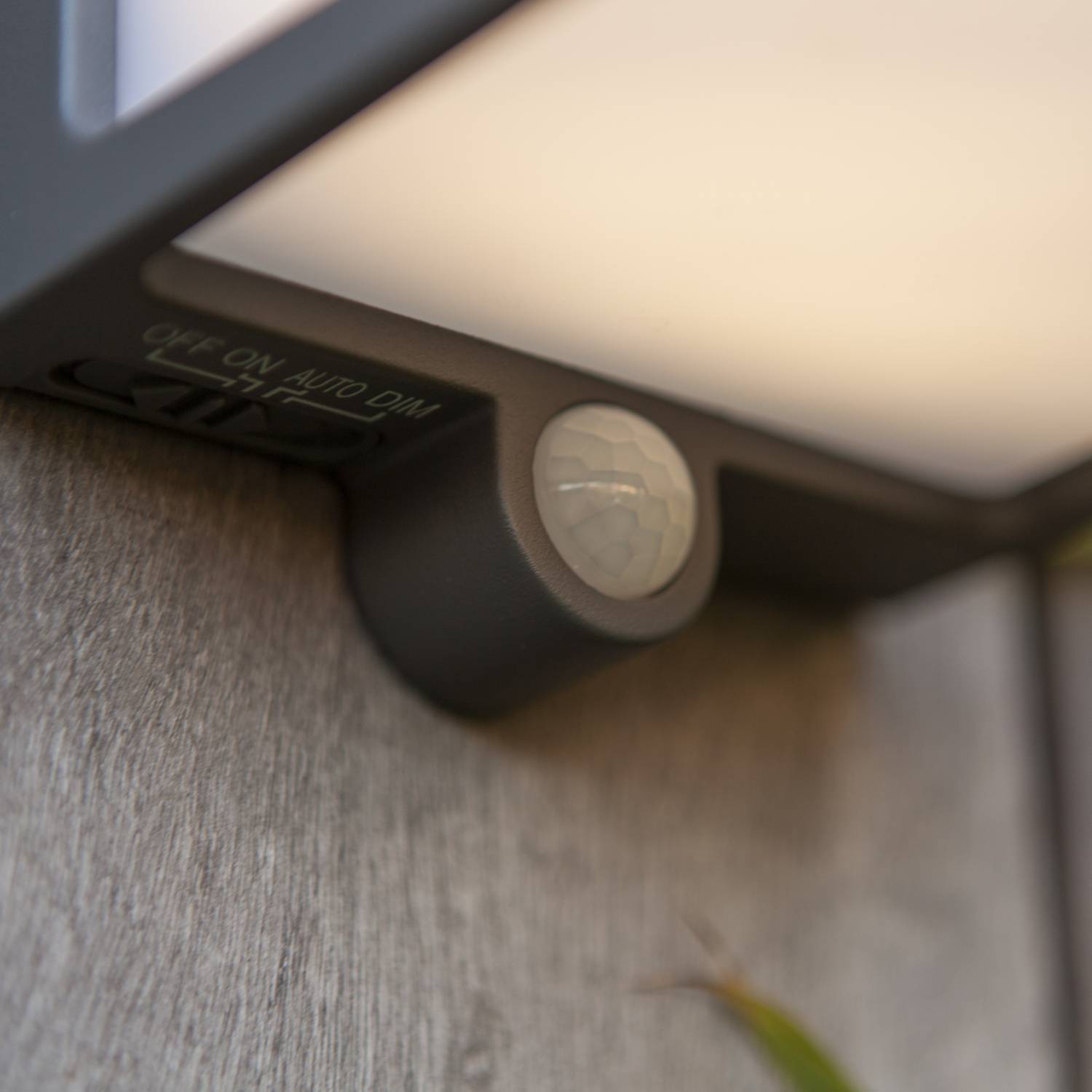 Doblo - Solar Wall Light - Aluminium - Dark Grey