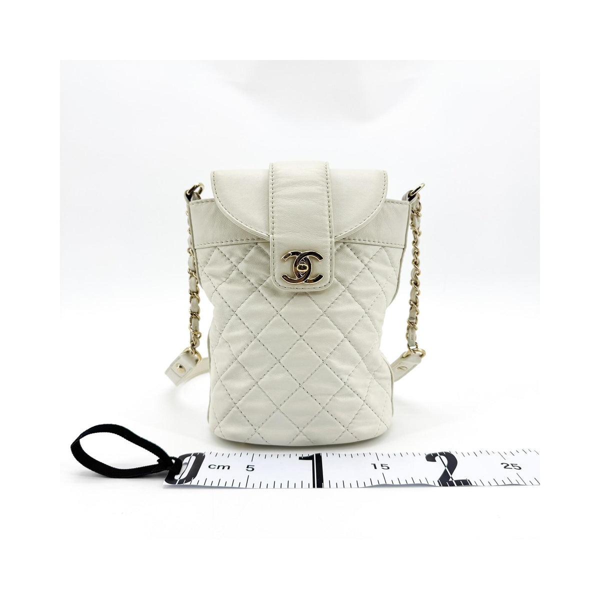 Sac Porté Épaule Chanel Cc Lock Flap Bucket Small Cuir - Blanc
