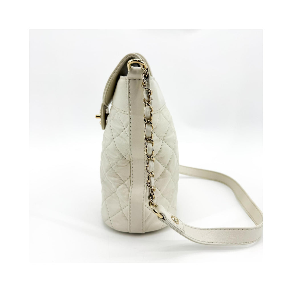 Sac Porté Épaule Chanel Cc Lock Flap Bucket Small Cuir - Blanc