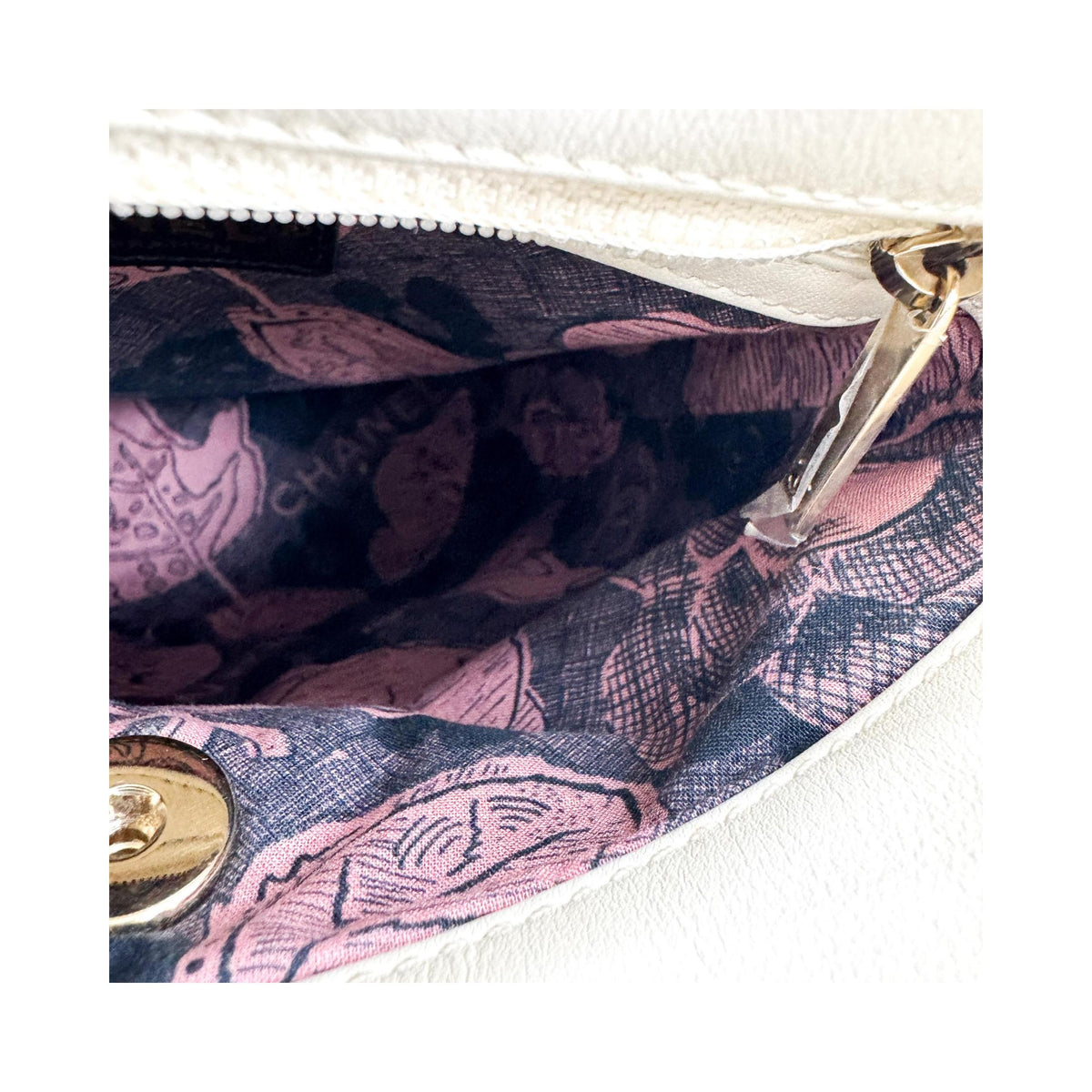 Sac Porté Épaule Chanel Cc Lock Flap Bucket Small Cuir - Blanc