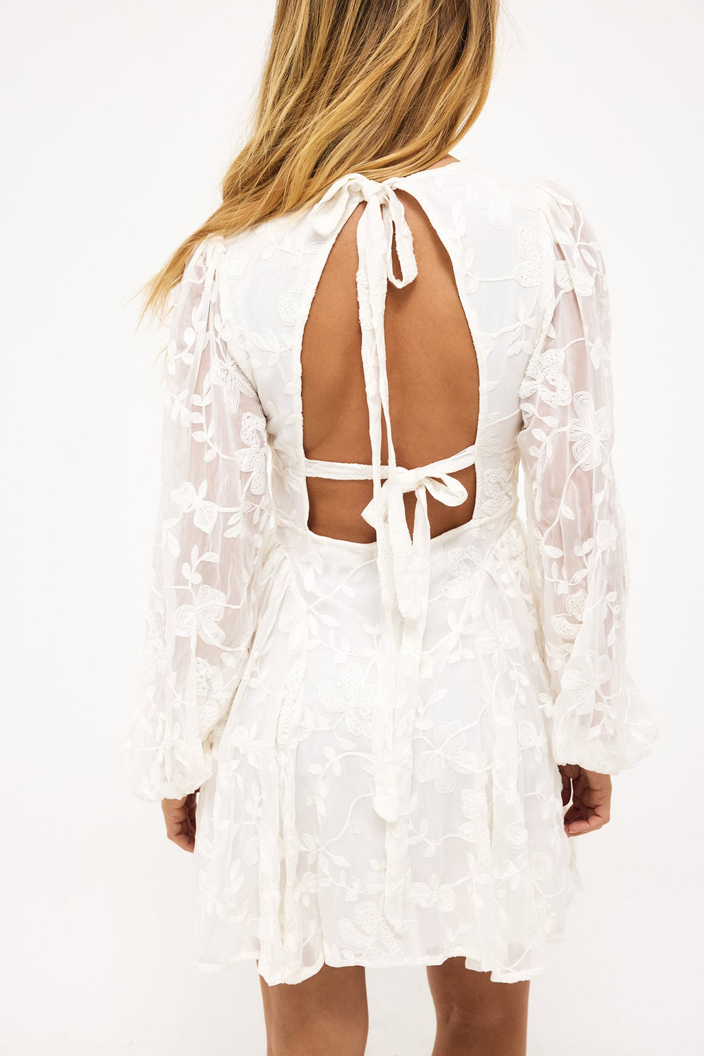 Vestido Corto de Muselina Bordada con Mangas Largas Blanco
