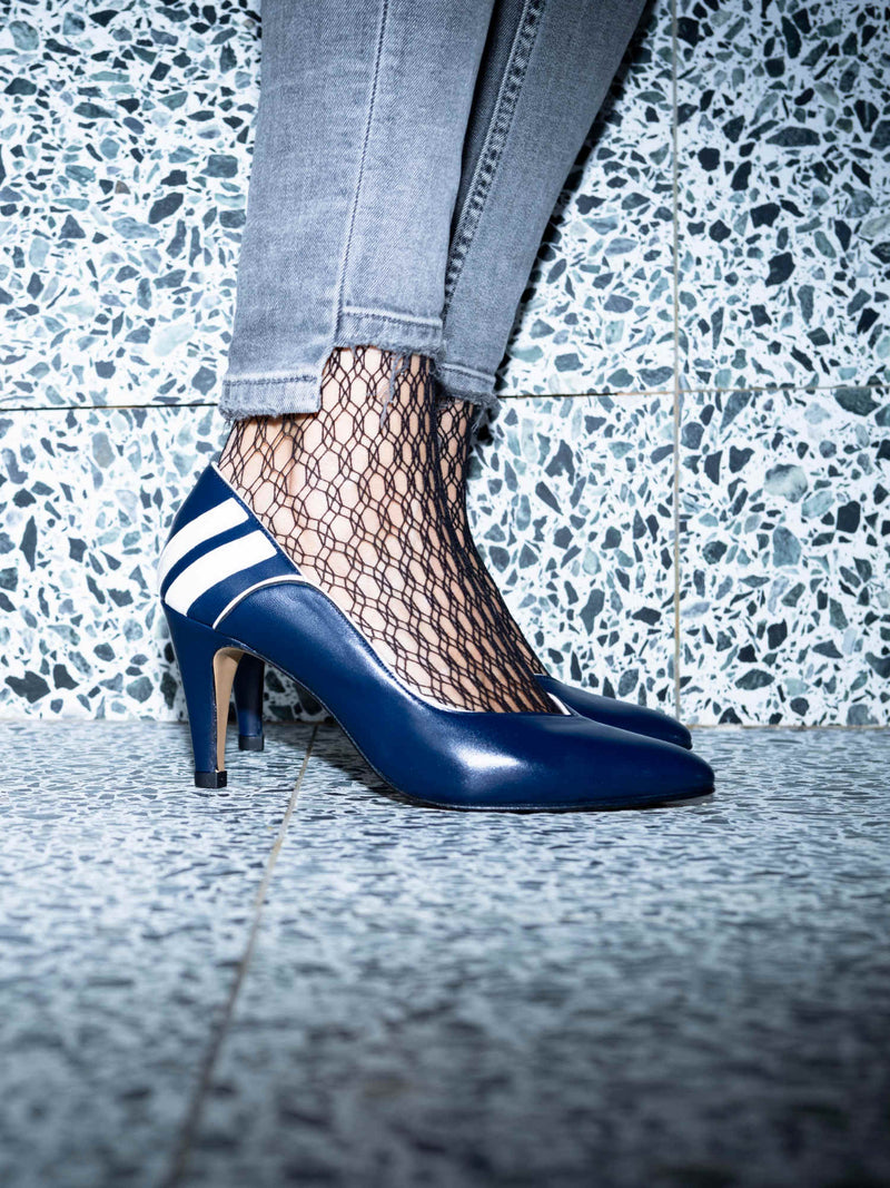 Closed pump with high heel in navy blue and beige leather Louloute Patricia Blanchet - overview image