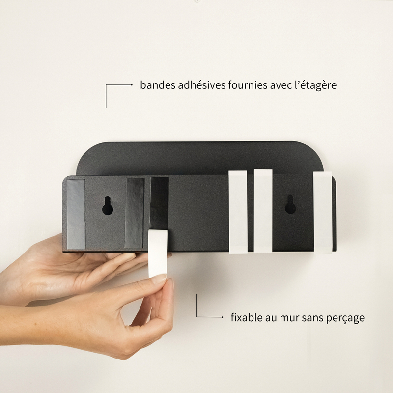 étagère de douche design et fixable au mur sans perçage grâce à des bandes adhésives