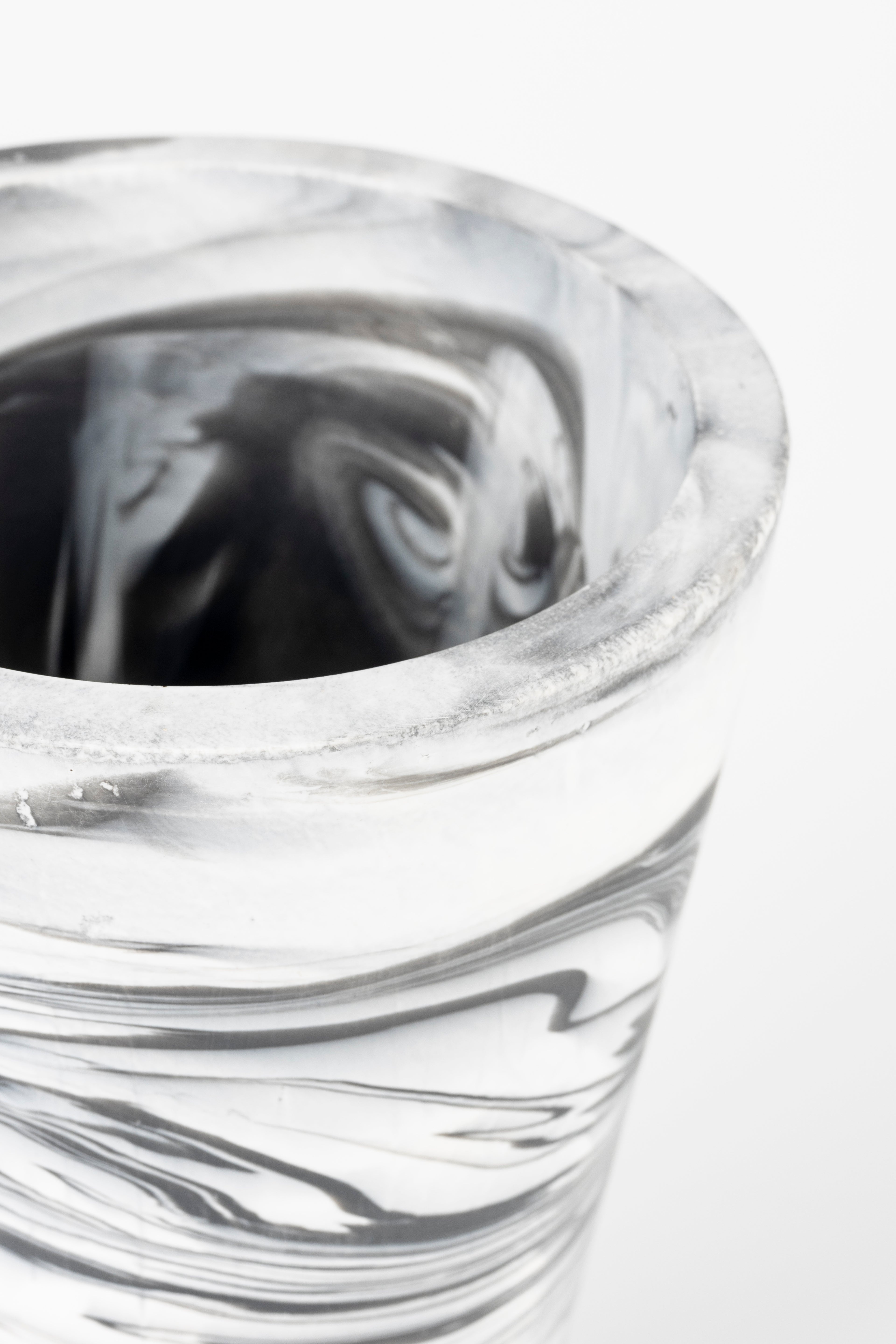 Conic M - Vase - Resin - Black/White/Grey
