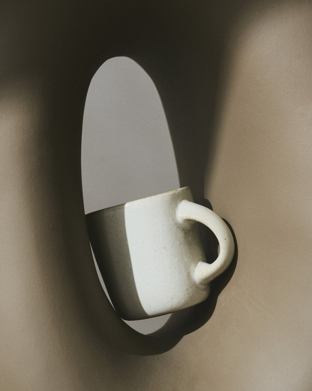 Out Of Lines - Set Van 2 Mugs - Steengoed - Gebroken Wit
