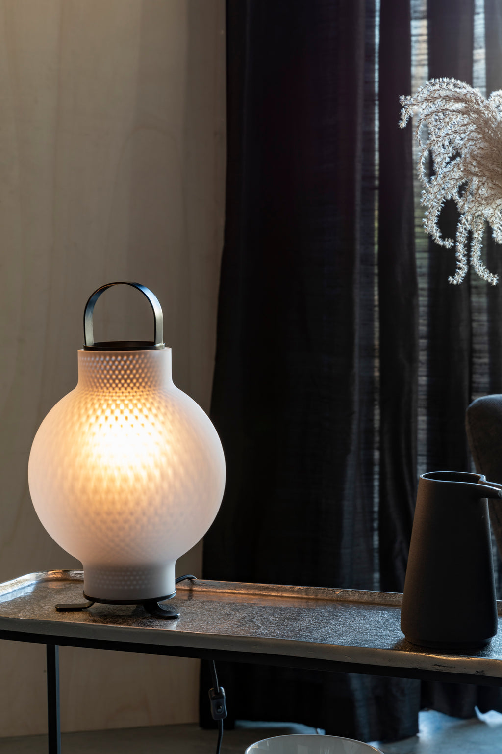Nomad - Table Lamp - Iron - White/Black