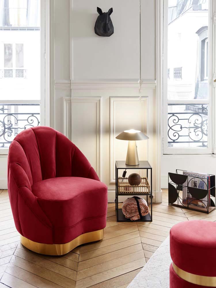 Fauteuil Betty en velours bordeaux, base cerclage or effet laiton - Potiron Paris