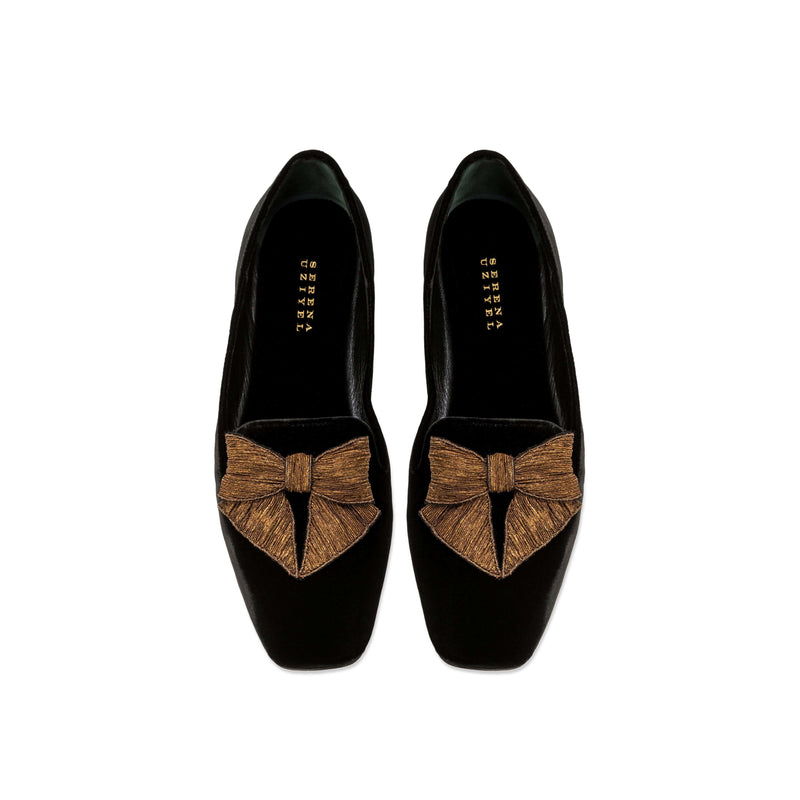 Fiocco black velvet flat moccasin with antique gold embroidered bow, highlighting comfort and chic autumn style.