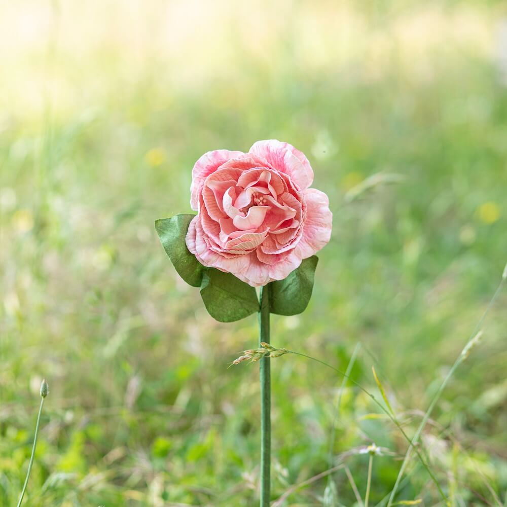 Camélia En Papier Rose Pâle