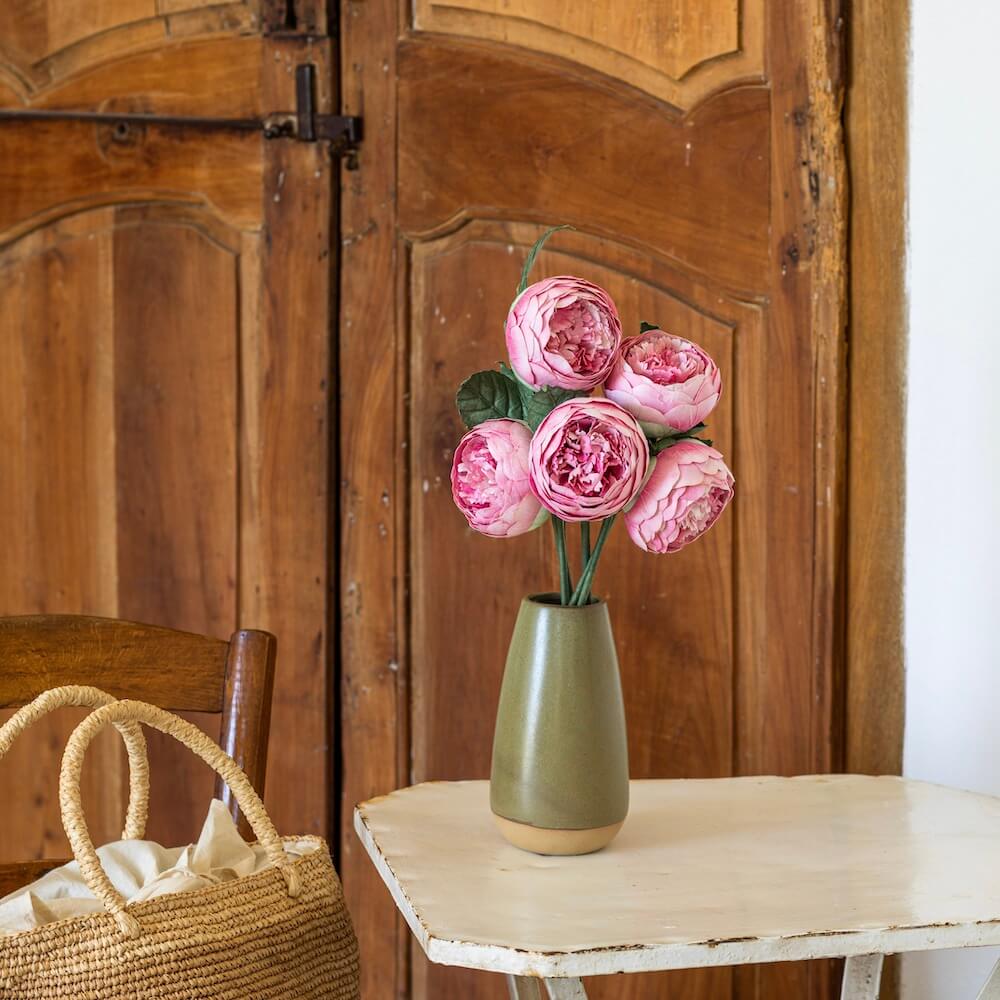 Bouton De Pivoine En Papier Rose Foncé