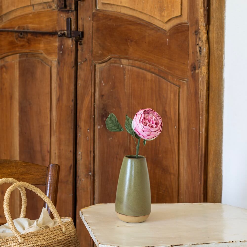 Bouton De Pivoine En Papier Rose Foncé